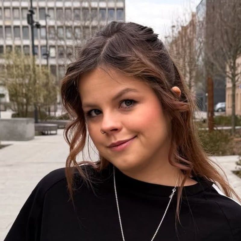 Anita z zespołu Crypto Media, odpowiedzialna za nagrania i produkcję wideo u klientów